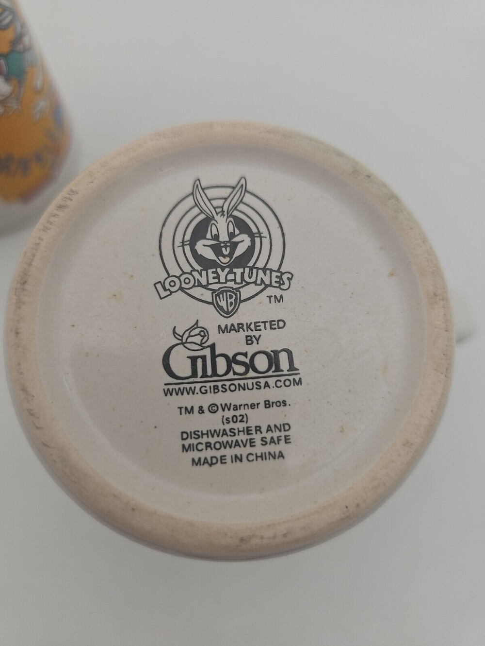Set of 2 Vintage Gibson Looney Tunes Bugs Bunny Soccer Ceramic Coffee Mugs VTG